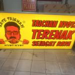 neon box persigi panjang