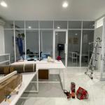 partisi pintu aluminium sekat kantor dan kaca mati