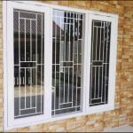 tralis jendela motif minimalis kotak tengah