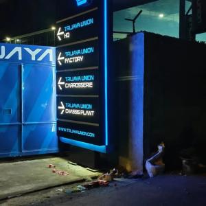 pabrik acrylic neon murah di kota wisata