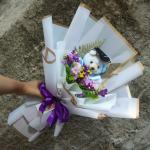 Pembuatan bucket bunga artificial dan boneka wisuda murah - Ungu